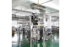 OEM Disposable Plastic Fruit Vegetable Box Transparent Blister Salad Box Clamshell PET Tray for Noodles Cake Foods on the Go